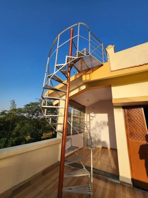 Farmhouse Close To Nature - Kesari Farm Gandhinagar Exterior photo