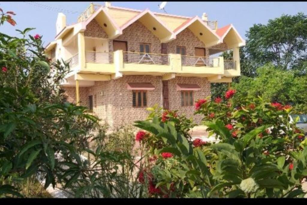 Farmhouse Close To Nature - Kesari Farm Gandhinagar Exterior photo